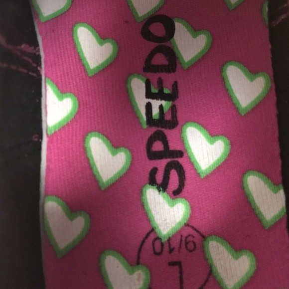 Speedo toddler girls sz L 9/10 water shoes. Black w/ pink soles and accents - Picture 4 of 5